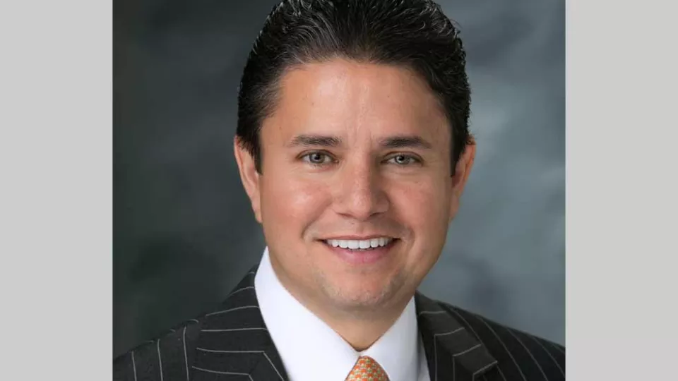 Professional portrait of Raul Anaya, Bank of America’s Greater Los Angeles Market President