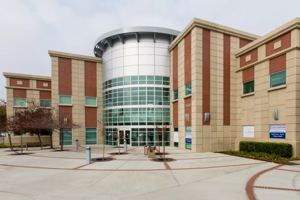 Image of the front entrance of the Bakersfield Specialty Care Center Building.