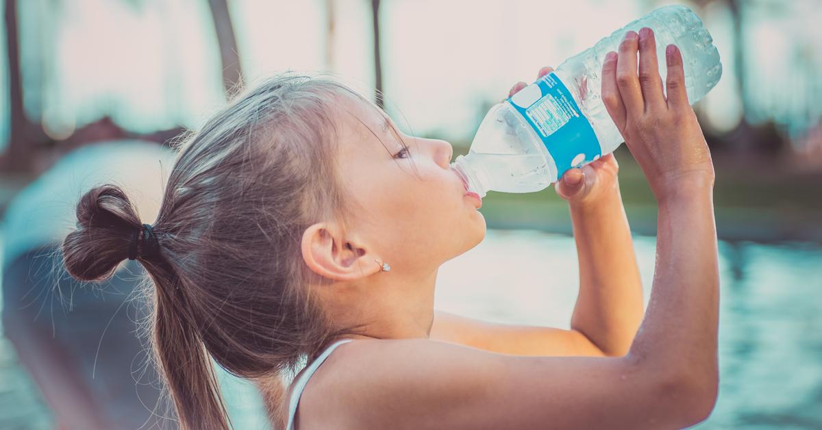 Summer hazard: Leaving a plastic water bottle in your car is risky - The  Weather Network